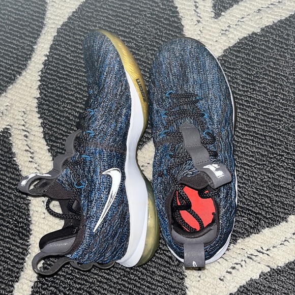 Nike Lebron limited 15 ‘s Low. Worn like new ! - Picture 2 of 2